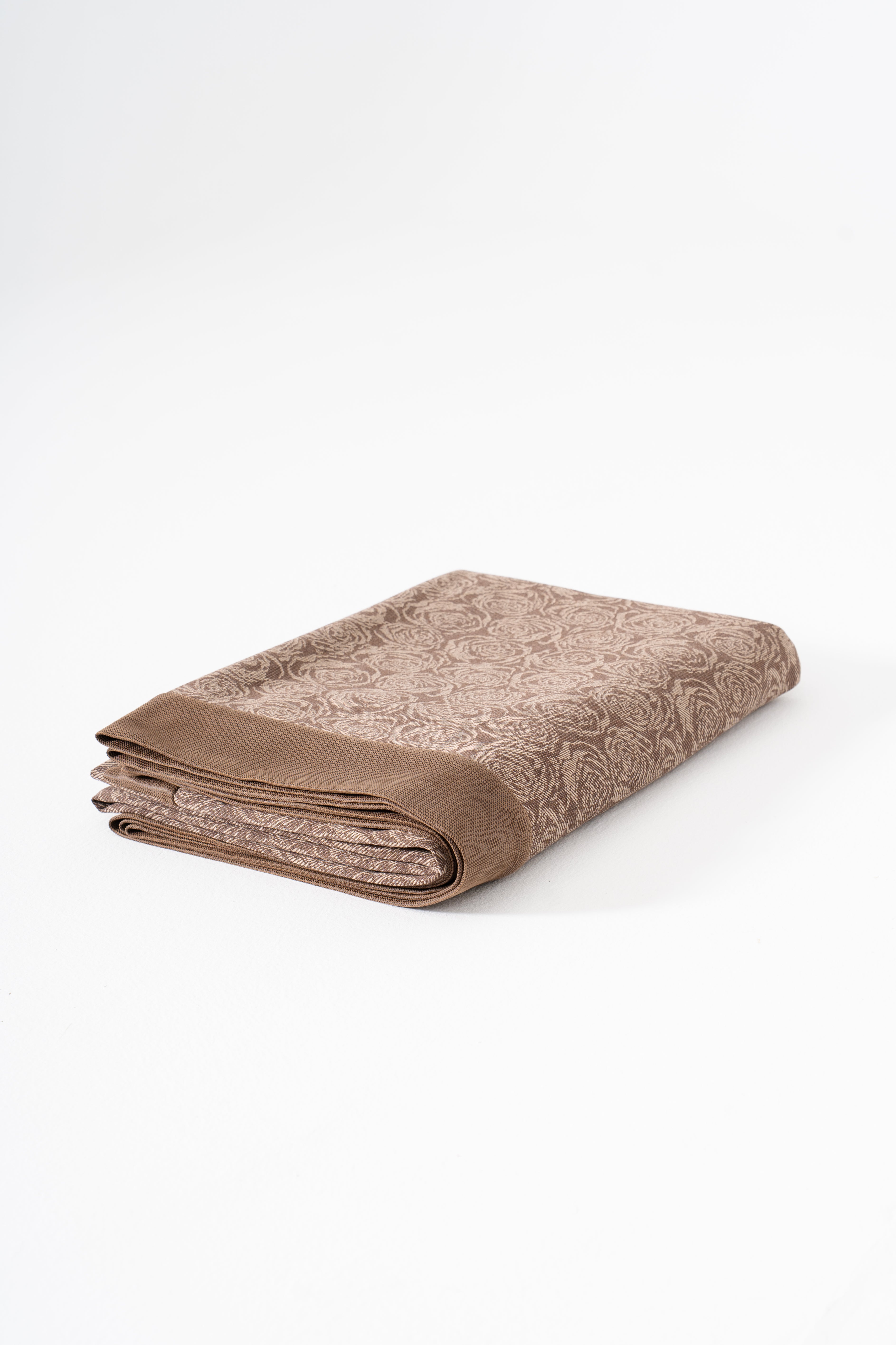 BEIGE PLUME TABLECLOTH