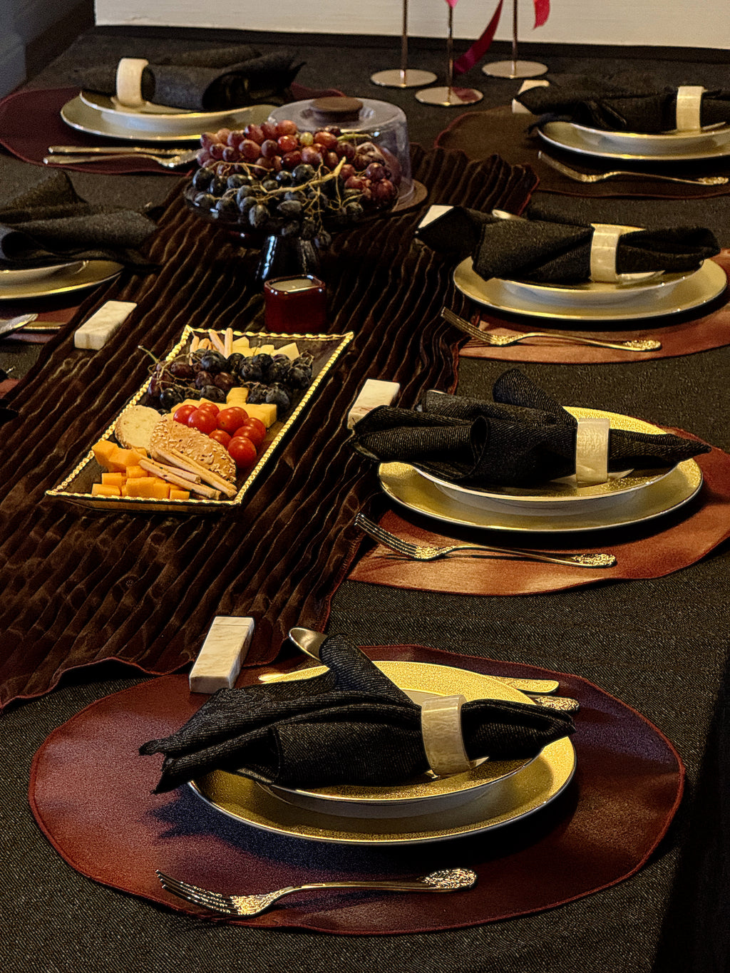 RAVEN TABLECLOTH