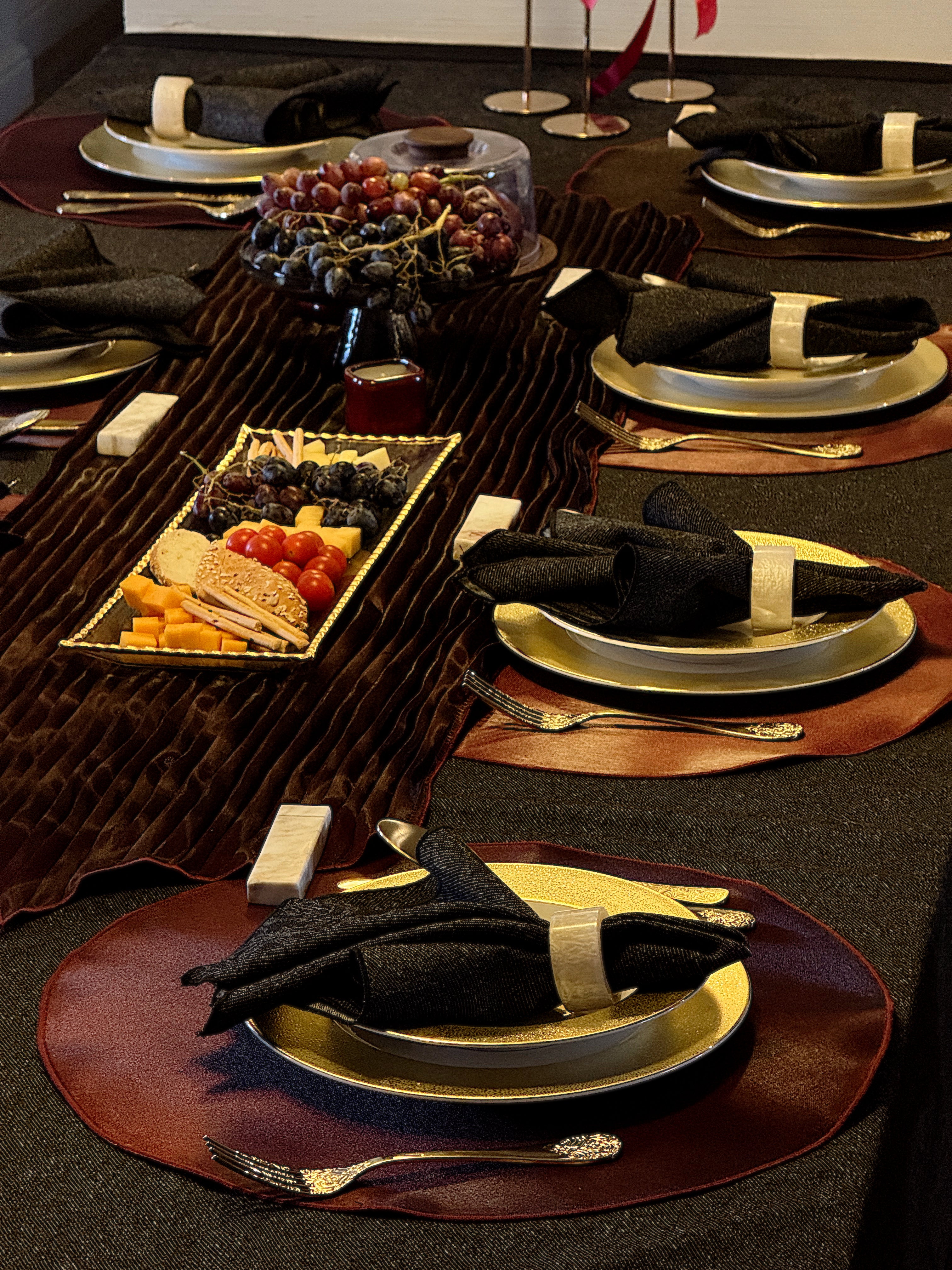 RAVEN TABLECLOTH